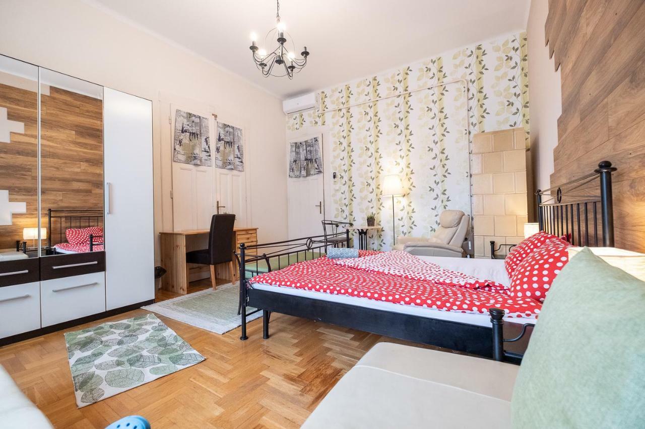 Acacia Hostel Будапеща Екстериор снимка